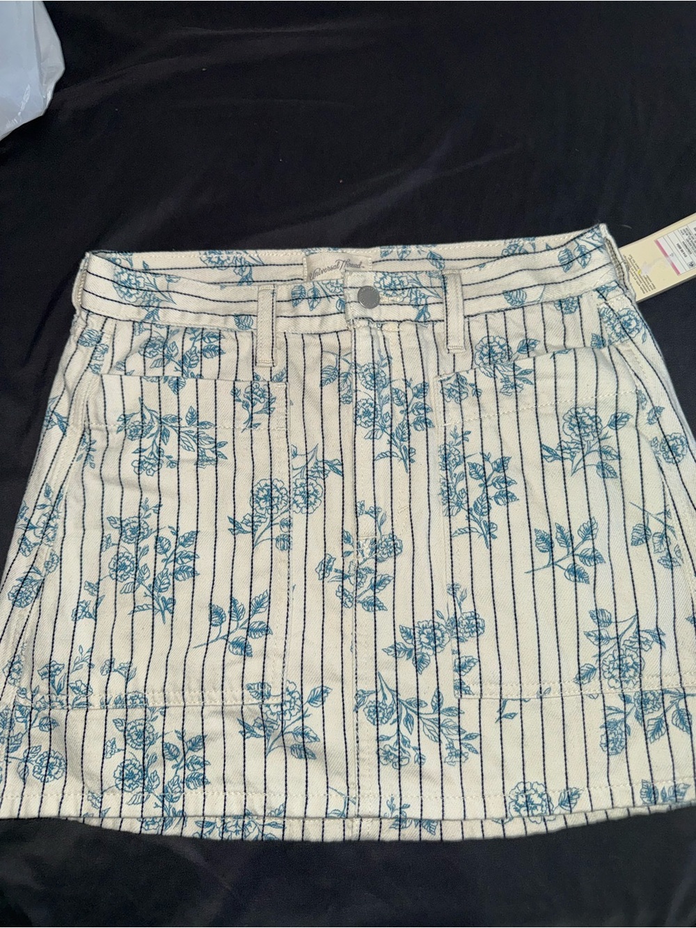 Women’s Floral Mini Skirt Size 4 NWT